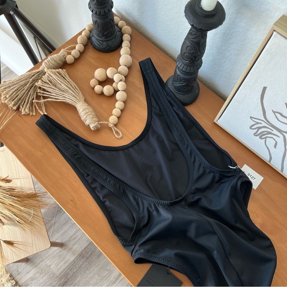 BASIC LOW BACK ONE PIECE BLACK SWIMSUIT - Picture 5 of 5